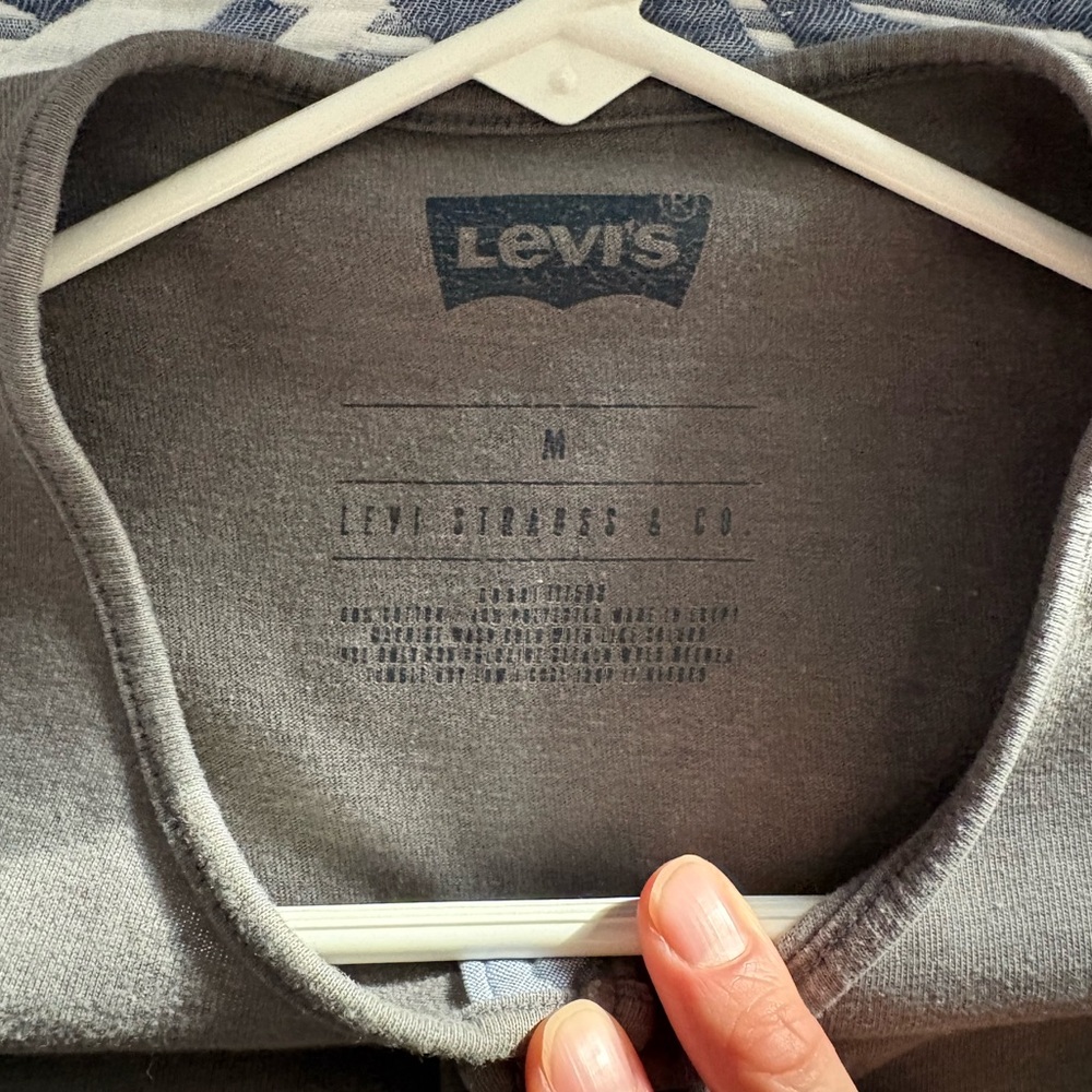 Levi's Henley Short Sleeve Shirt - Picture 3 of 3